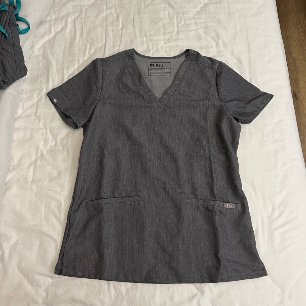figs graphite grey casma scrub top